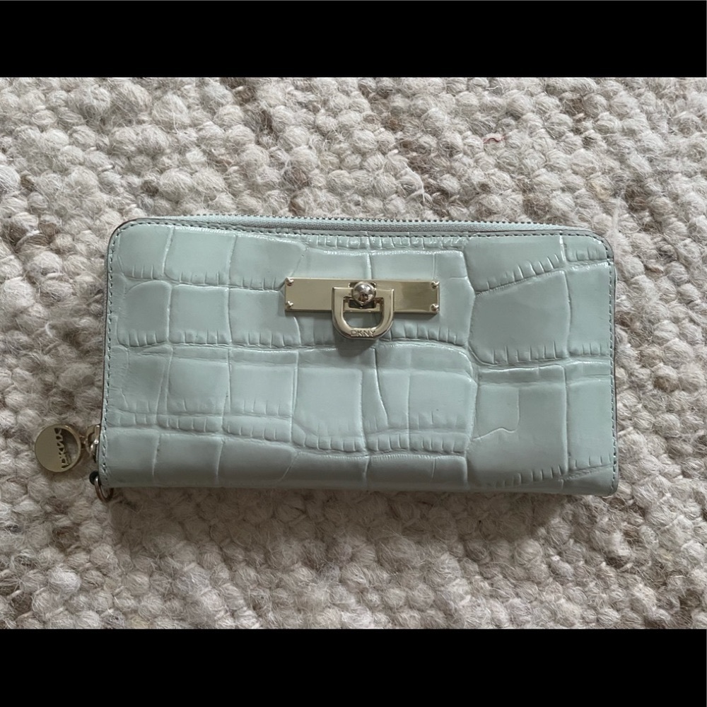 DKNY Clutch Purse! 👗👛